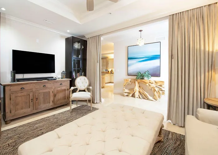 Seabreeze 8 - Luxury 4-Bedroom On Seven Mile Beach
