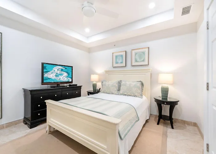 Beachfront 2Br Walk-Out King Queen, Pool