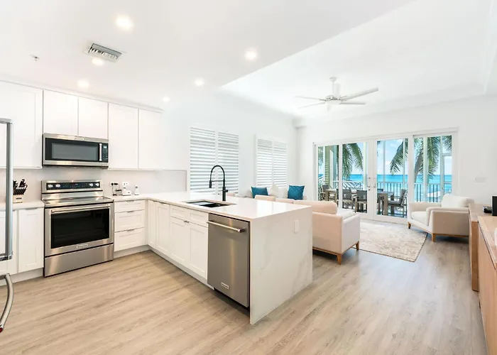 Beachfront 2Br Walk-Out Pool, Snorkel, 7 Mile