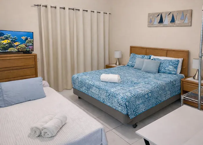 Suite 4, Blue Pavilion - Steps To Beach