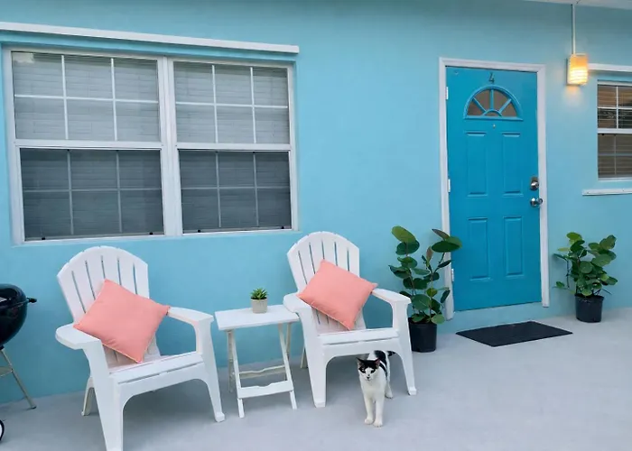 Suite 4, Blue Pavilion - Steps To Beach